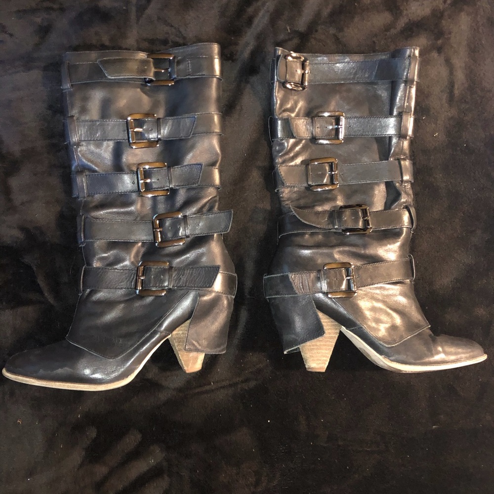 Black boots with buckles